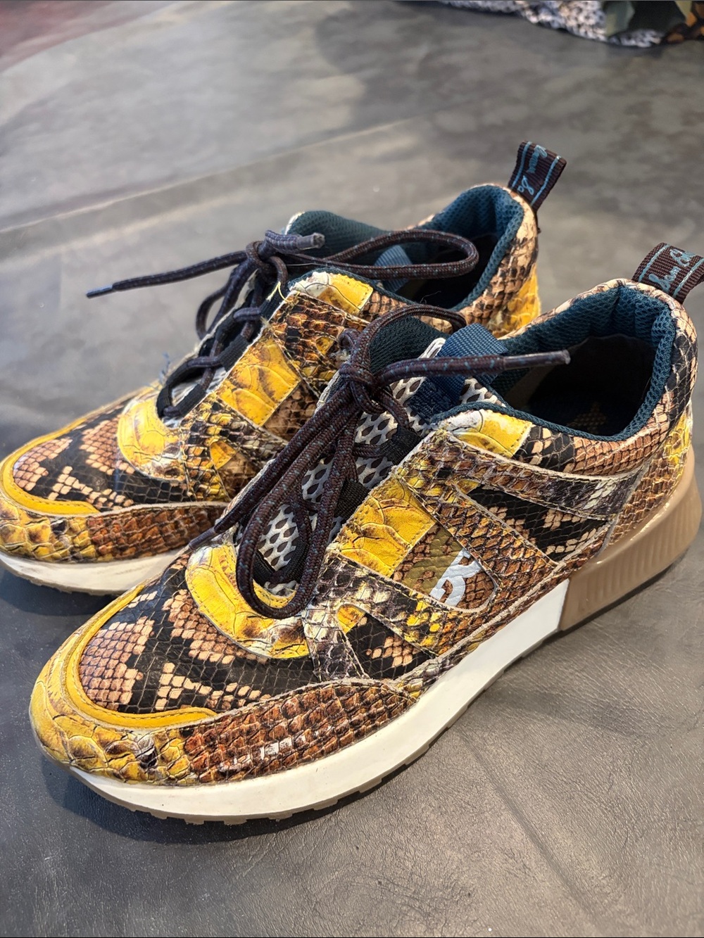 Sam Edelman Danley Jogger Sneakers - size 5.5